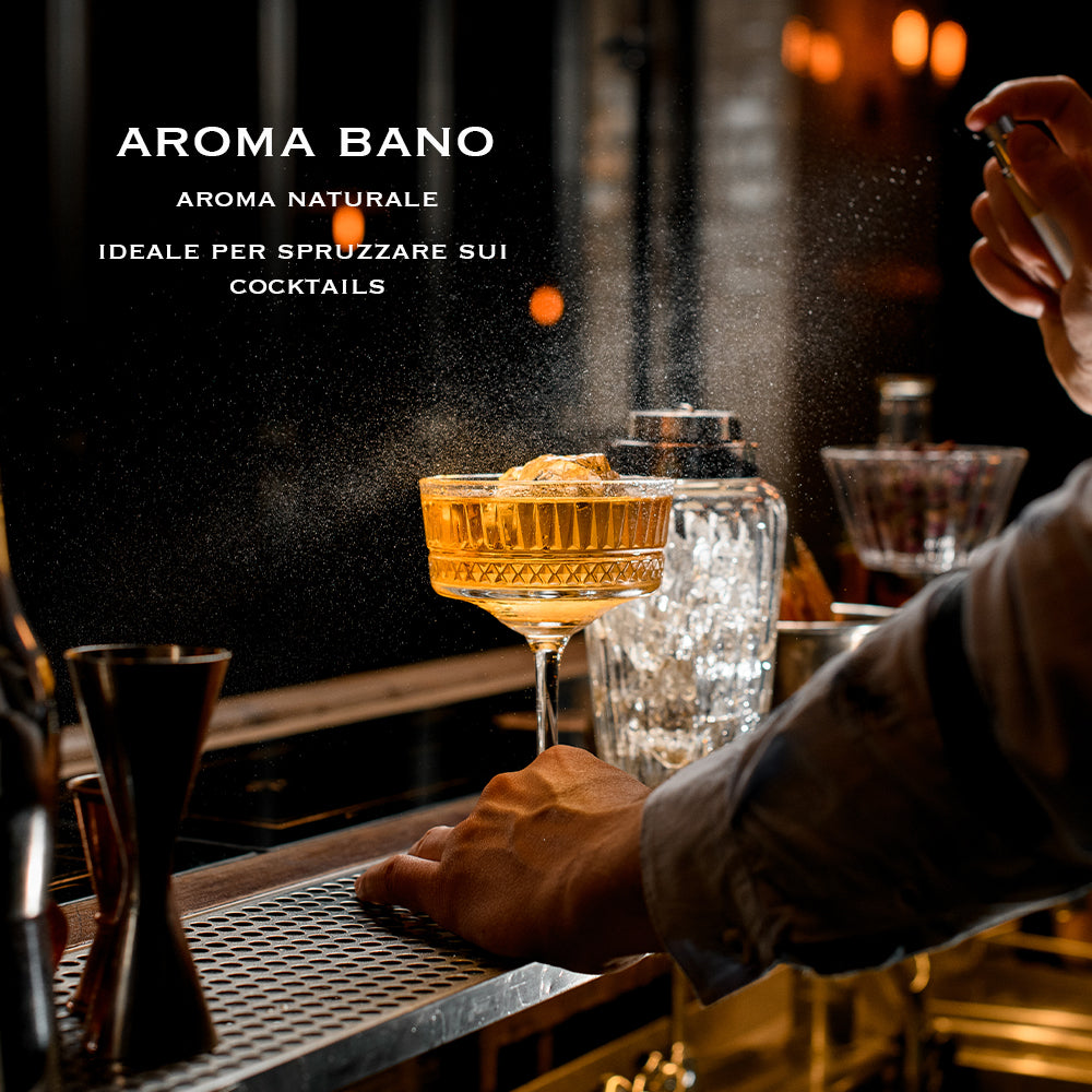 Olio essenziale di Chiodi di Garofano Aroma Bano nebulizzato su cocktail per aromatizzazione naturale in bar e mixology