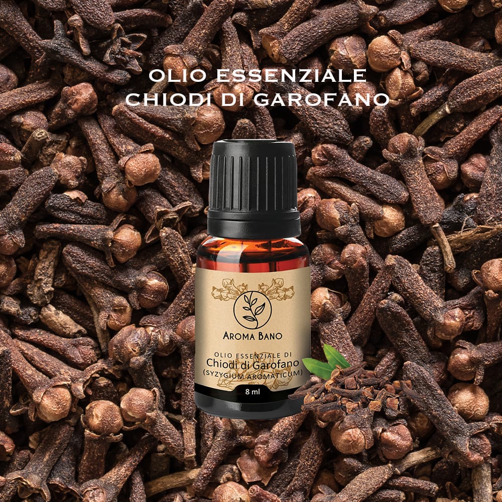 Olio essenziale di Chiodi di Garofano Aroma Bano in bottiglia da 8 ml su sfondo di chiodi di garofano interi